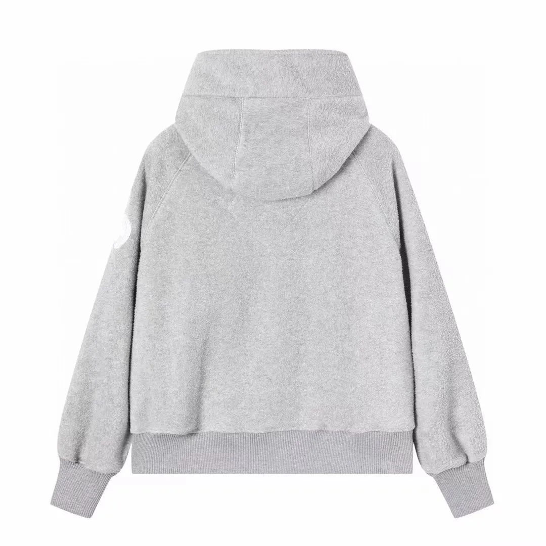 P600 Big Goose Wool Fleece Sweatshirt 7102w1 [Light Gray] Canada Goose Canada Goose Chilliwack01 hooded wool fleece long-sleeved bomber jacket #Canada Goose/Canada Goose Chilliwack Wool Fleece Bomber Jacket Big Goose Canada goose Chilliwack Fleece Bomber HUMANATURE, Canada Goose limited white label wool fleece jacket. This aviator👩‍✈️fleece jacket🉑️ is really pretty. It seems that light gray is not a color that is sold in every country. I like the 🐹 white label, it is really high-end ✌️ soft and comfortable, not heavy. Buyers who like it quickly plant their seeds😈This one is out of stock, and it took less than 4 months to customize the original version. Perfect reproduction. Color: Quarry Gray Light Gray Based on repurchase experience, it is recommended to go up one size Size: S M L XL